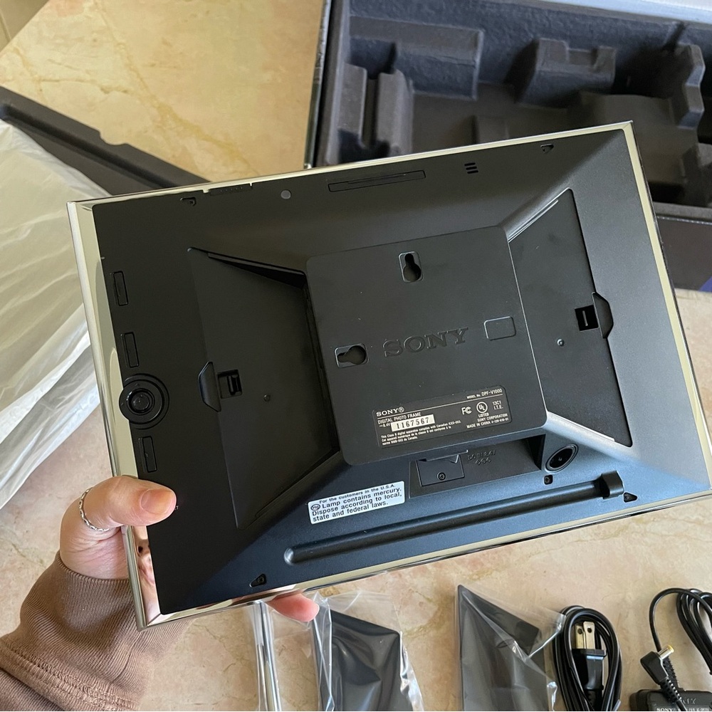 Sony Digital Photo Frame - Picture 8 of 9